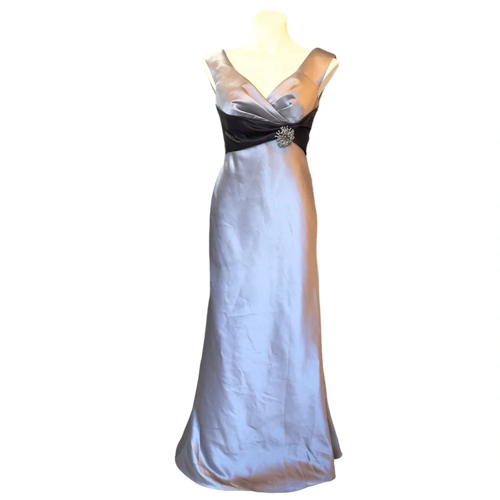 WATTERS & WATTERS DRESS SIZE 4 FORMAL WEAR GENTLY USED - Picture 5 of 9